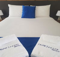 Snow Season Motor Inn - Click Find