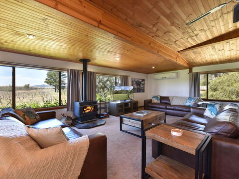 Soldiers Cottage Picturebook Vineyard Home - Bet 4u 1