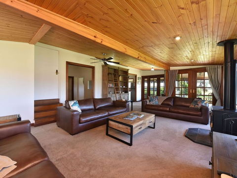 Soldiers Cottage Picturebook Vineyard Home - Bet 4u 3