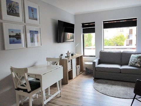 South Terrace 'Nesuto' + Smart TV + WiFi - Click Find 1