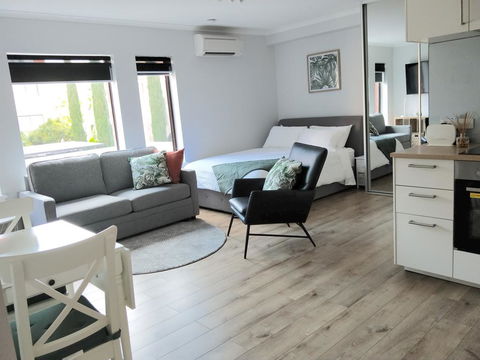 South Terrace 'Nesuto' + Smart TV + WiFi - Click Find 0