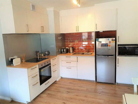 South Terrace 'Nesuto' + Smart TV + WiFi - Click Find 3