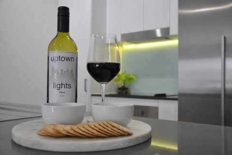 Spacious 2 Bed 2 Bath Unit - LUMA APARTMENTS - Lawyer Find 1