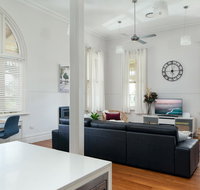 Spacious 2-bed 2-bath Home with Parking and Balcony - Bet 4u