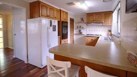 Spacious And Cozy Home Next To Glen Waverley - Bet 4u 3