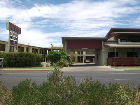 Spinifex Motel And Serviced Apartments - Click Find 2