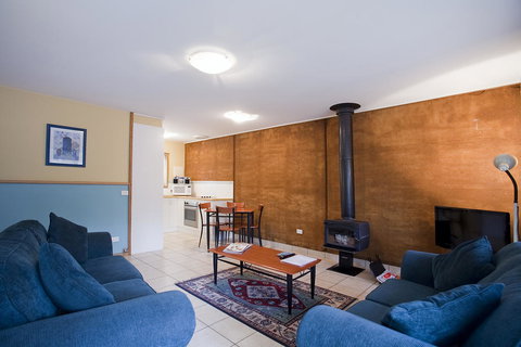 Split Point Cottages - Click Find 3