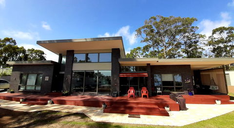 Spring Beach Garden Retreat - Lavinia 0