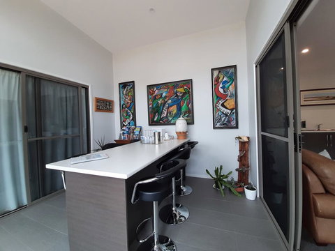 Spring Beach Garden Retreat - Bridge Guide 1