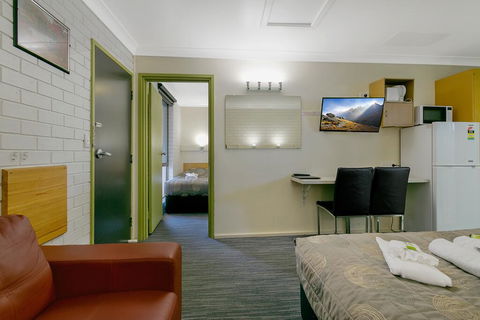 Stagecoach Inn Motel - Click Find 3
