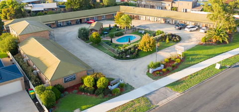 Statesman Motor Inn - Click Find 3