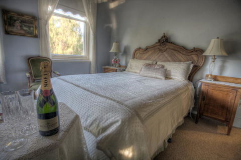 Steampacket Inn - Click Find 3