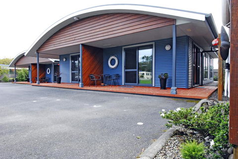 Strahan Bungalows - Click Find 0