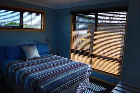 Strahan Bungalows - Click Find 1