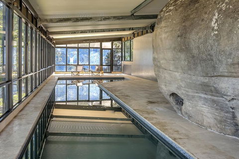 STUNNING CLIFF TOP HOME // POOL & GAMES - Click Find 3