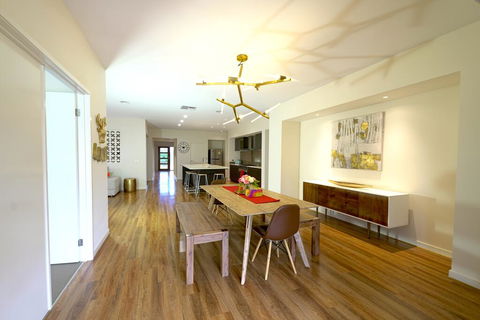 Stylish Luxe House For Big Group Near Shopping Center - Bet 4u 0