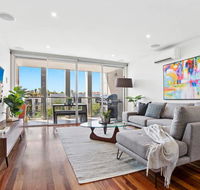Stylish Saint Kilda Pad. walk to beach and cafes luna park - Click Find