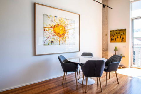 Stylish Warehouse Convert 2 Bedroom Apartment - Click Find 2