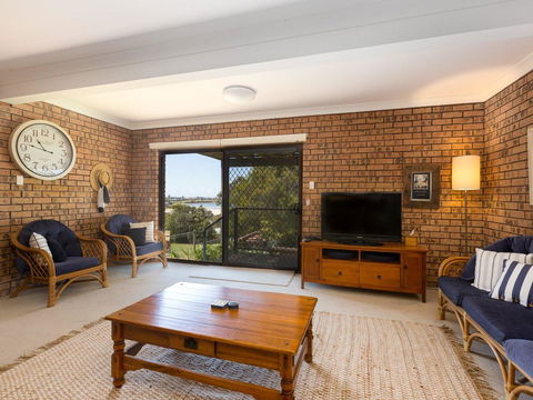Summerhill View - Click Find 2