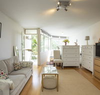 Sunlit studio in the trees walk to the beach - Click Find