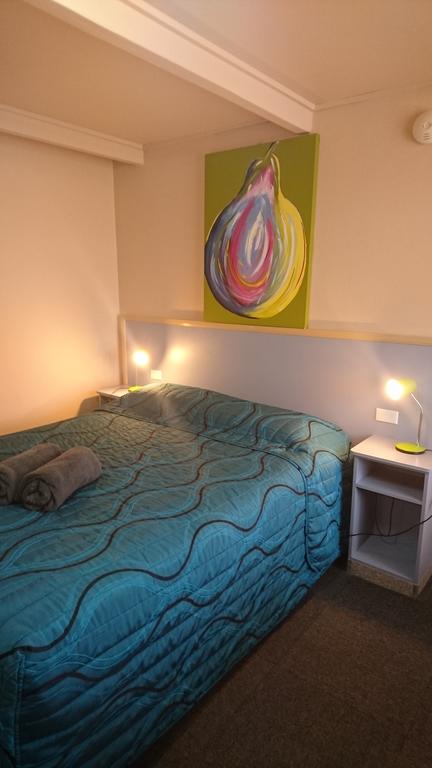 Sunflower Motel - Click Find 3