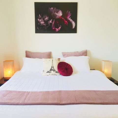 Sunny Shackell - Echuca Moama Holiday Accommodation - Click Find 3