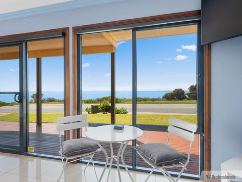 Sunset Cove Beach House - Click Find 3