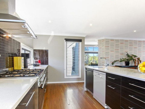 Sunshine Beach House-25 Metre Walk To The Beach - Bridge Guide 1
