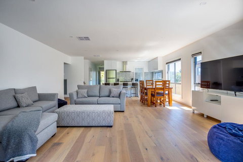 Sunshine Beach House: Brand New, Stunning - Bet 4u 2