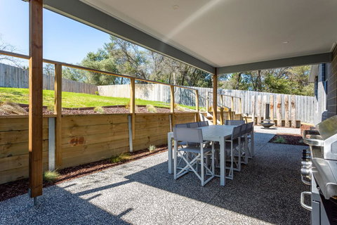 Sunshine Beach House: Brand New, Stunning - Bet 4u 1