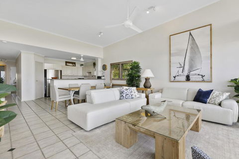 Sunshine Beach Penthouse With Beach Views - Unit 9/21 Park Crescent, Sunshine Beach - Click Find 2