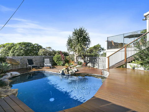Sunshine Beach Serenity And Pet Friendly ! 9 Seaview Terrace, Sunshine Beach, QLD 4567 - Click Find 1