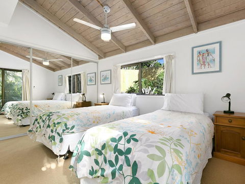Sunshine Beach Serenity And Pet Friendly ! 9 Seaview Terrace, Sunshine Beach, QLD 4567 - Bet 4u 3