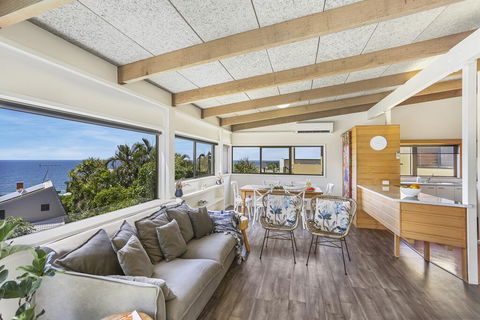 Sunshine Beach Shack - Click Find 1