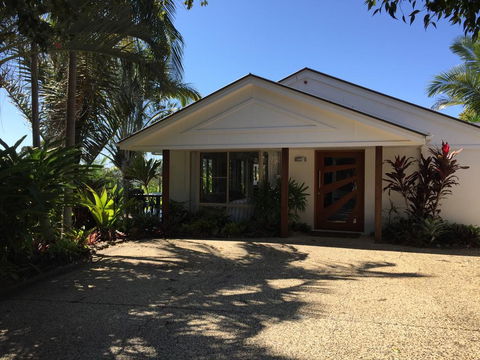 Sunshine Coast Tropical Getaway - DBD 2