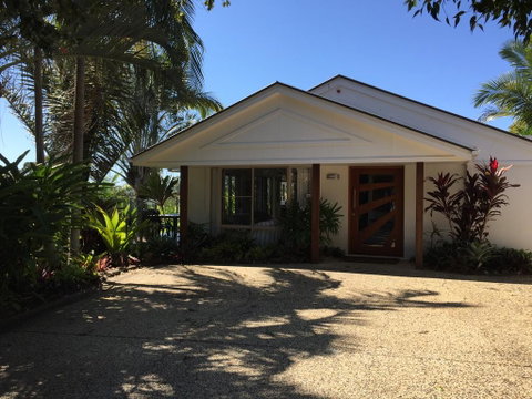 Sunshine Coast Tropical Getaway - Clickz 2