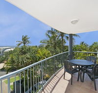 Sunshine Cove across the road from the beach - Click Find