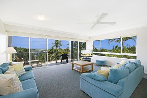Sunshine Cove, Across The Road From The Beach - Click Find 1