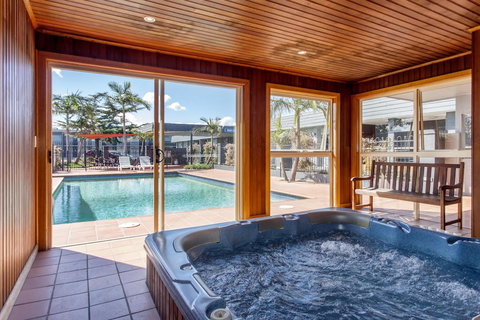 Sunshine Motor Inn - Bet 4u 1