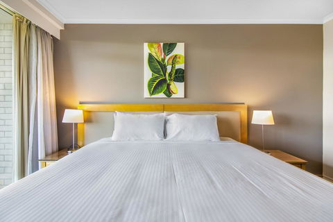 Super Convenient Apartment With Garden Views - Click Find 1