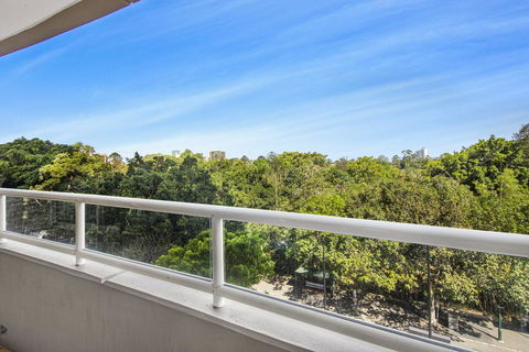 Super Convenient Apartment With Garden Views - Click Find 0
