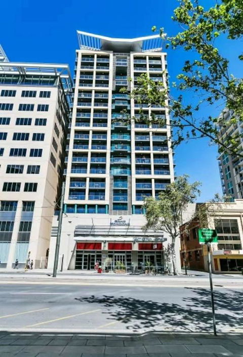 Super Luxurious Apartment On North Terrace - Bridge Guide 3