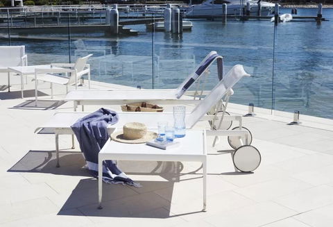 Superb 3 Bedroom, 2 Bathroom First Level Waterfront - Bet 4u 2