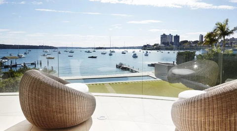 Superb 3 Bedroom, 2 Bathroom First Level Waterfront - Click Find 0