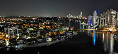 Superb Surfers Paradise Apartment - Top Location! - Click Find 3