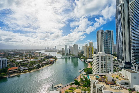 Superb Surfers Paradise Apartment - Top Location! - Click Find 1