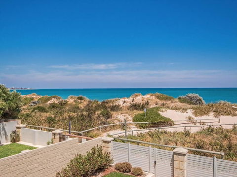 Surf And Sun In Silver Sands - Click Find 2