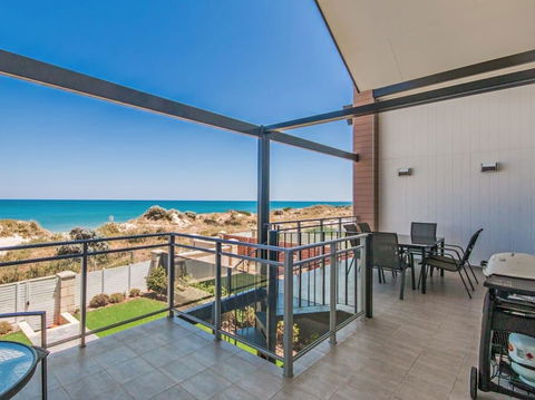 Surf And Sun In Silver Sands - Click Find 0