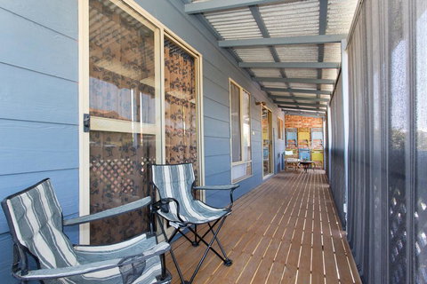 Surf And Sunsets, Beach Holiday Home Mandurah - Bet 4u 0