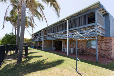 Surf And Sunsets, Beach Holiday Home Mandurah - Bet 4u 1